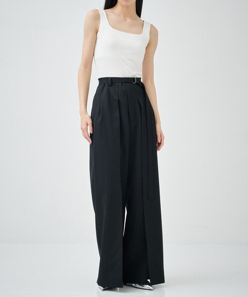 STUDIOUS(ステュディオス)の「【determ】Asymmetric Side Slide Top/アシンメトリーサイドスリットタンクトップ(タンクトップ・レディース・ブラック/ホワイト・2)」の3枚目の写真