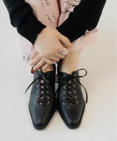 美品 ブラックレザー レースアップパンプス　 Knuth Marf ブラック Knuth Marf（クヌースマーフ）の「lace up pointed toe pumps