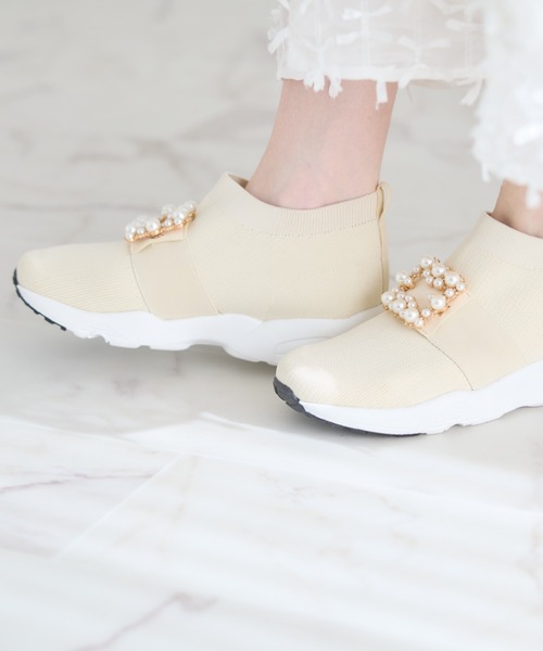 tocco closet(トッコ クローゼット)の「パール&ビジューバックル付きニットスニーカー(スニーカー・レディース・ブラック/オフホワイト・S/M/L)」の15枚目の写真