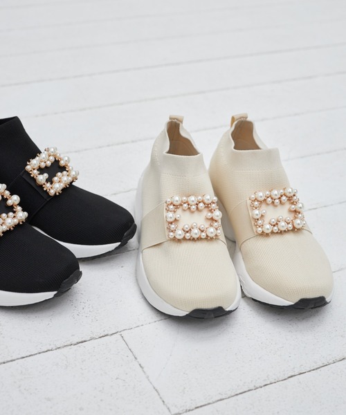 tocco closet(トッコ クローゼット)の「パール&ビジューバックル付きニットスニーカー(スニーカー・レディース・ブラック/オフホワイト・S/M/L)」の13枚目の写真
