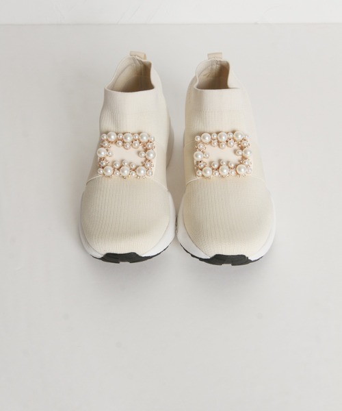 tocco closet(トッコ クローゼット)の「パール&ビジューバックル付きニットスニーカー(スニーカー・レディース・ブラック/オフホワイト・S/M/L)」の11枚目の写真