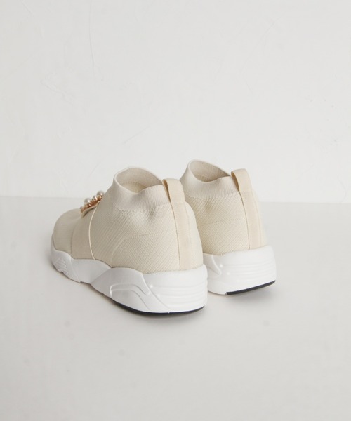 tocco closet(トッコ クローゼット)の「パール&ビジューバックル付きニットスニーカー(スニーカー・レディース・ブラック/オフホワイト・S/M/L)」の9枚目の写真
