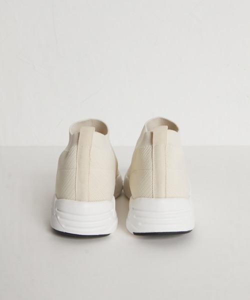 tocco closet(トッコ クローゼット)の「パール&ビジューバックル付きニットスニーカー(スニーカー・レディース・ブラック/オフホワイト・S/M/L)」の8枚目の写真