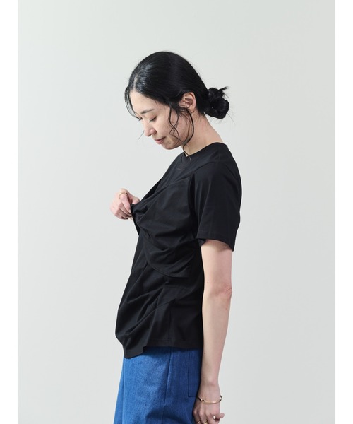 DOLLUPOOPS（ドールアップウップス）の「フロントツイストアシメヘムトップス（Tシャツ/カットソー・レディース・キャメル/ブラック/カーキ/ブルー・38）」の12枚目の写真