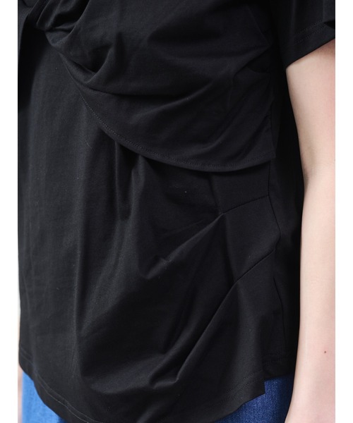 DOLLUPOOPS（ドールアップウップス）の「フロントツイストアシメヘムトップス（Tシャツ/カットソー・レディース・キャメル/ブラック/カーキ/ブルー・38）」の17枚目の写真