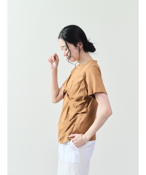 DOLLUPOOPS（ドールアップウップス）の「フロントツイストアシメヘムトップス（Tシャツ/カットソー・レディース・キャメル/ブラック/カーキ/ブルー・38）」の22枚目の写真