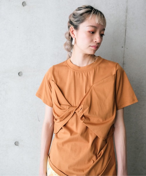 DOLLUPOOPS(ドールアップウップス)の「フロントツイストアシメヘムトップス(Tシャツ/カットソー・レディース・キャメル/ブラック/カーキ/ブルー・38)」の14枚目の写真