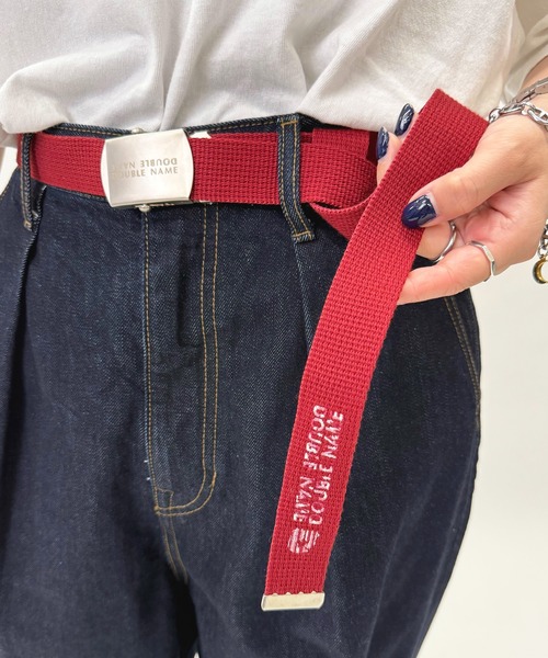 DOUBLE NAME(ダブルネーム)の「マットバックルロゴ刺しゅうガチャベルト(ベルト・レディース・パープル/ピンク/オフホワイト/ブラック/ブラウン/カーキ/ホワイト/ボルドー・FREE)」の8枚目の写真