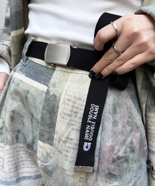 DOUBLE NAME(ダブルネーム)の「マットバックルロゴ刺しゅうガチャベルト(ベルト・レディース・パープル/ピンク/オフホワイト/ブラック/ブラウン/カーキ/ホワイト/ボルドー・FREE)」の3枚目の写真