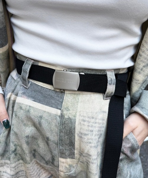 DOUBLE NAME(ダブルネーム)の「マットバックルロゴ刺しゅうガチャベルト(ベルト・レディース・パープル/ピンク/オフホワイト/ブラック/ブラウン/カーキ/ホワイト/ボルドー・FREE)」の11枚目の写真