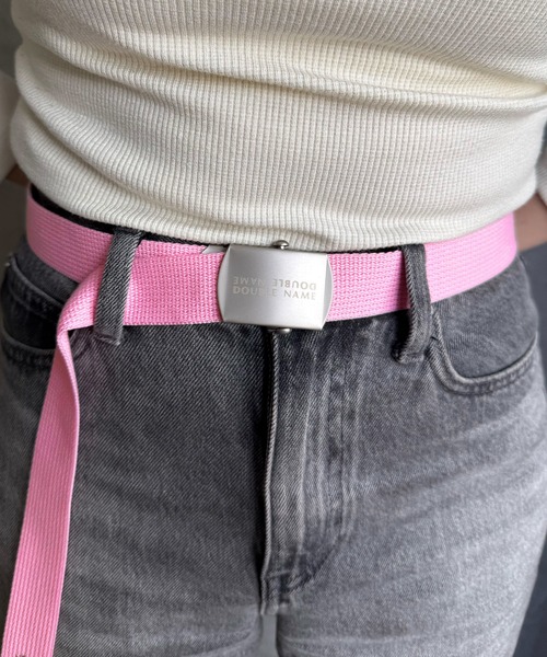 DOUBLE NAME(ダブルネーム)の「マットバックルロゴ刺しゅうガチャベルト(ベルト・レディース・パープル/ピンク/オフホワイト/ブラック/ブラウン/カーキ/ホワイト/ボルドー・FREE)」の13枚目の写真