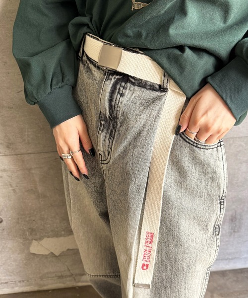 DOUBLE NAME(ダブルネーム)の「マットバックルロゴ刺しゅうガチャベルト(ベルト・レディース・パープル/ピンク/オフホワイト/ブラック/ブラウン/カーキ/ホワイト/ボルドー・FREE)」の17枚目の写真