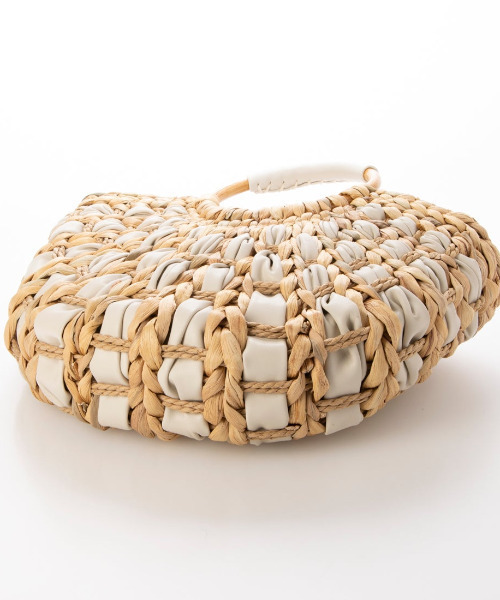 cache cache（カシュ カシュ）の「カシュカシュ cachecache / バンクワンコンビラウンドカゴバッグ（かごバッグ・レディース・ブラック/アイボリー・FREE）」の5枚目の写真