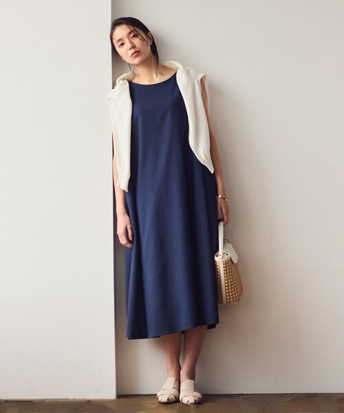 COMME CA ISM（コムサイズム）の「デイリーリラックス ノースリーブワンピース ナチュラル（ワンピース・レディース・ブラウン/ネイビー/マスタード/オリーブ・LARGE/MEDIUM）」の3枚目の写真