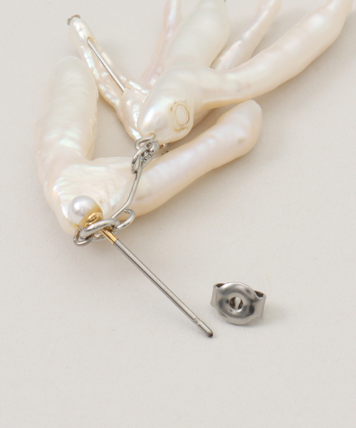 IENA（イエナ）の「VIOLETTE ROOM/バイオレットルーム VRA EARINGS ピアス(両耳) VRA25211（ピアス（両耳用）・レディース・ホワイト・FREE）」の3枚目の写真