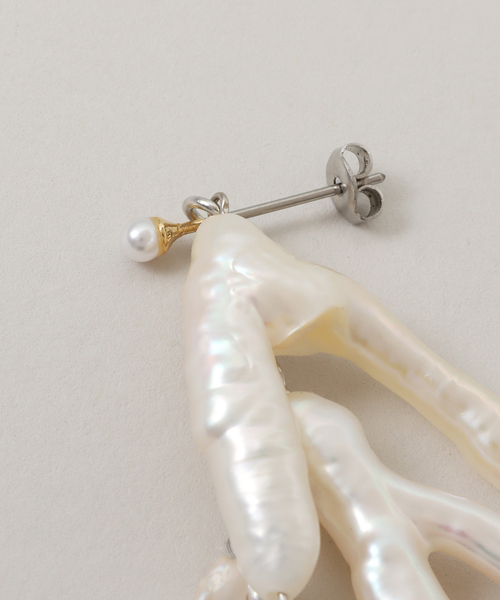 IENA（イエナ）の「VIOLETTE ROOM/バイオレットルーム VRA EARINGS ピアス(両耳) VRA25211（ピアス（両耳用）・レディース・ホワイト・FREE）」の4枚目の写真