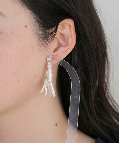 IENA（イエナ）の「VIOLETTE ROOM/バイオレットルーム VRA EARINGS ピアス(両耳) VRA25211（ピアス（両耳用）・レディース・ホワイト・FREE）」の5枚目の写真