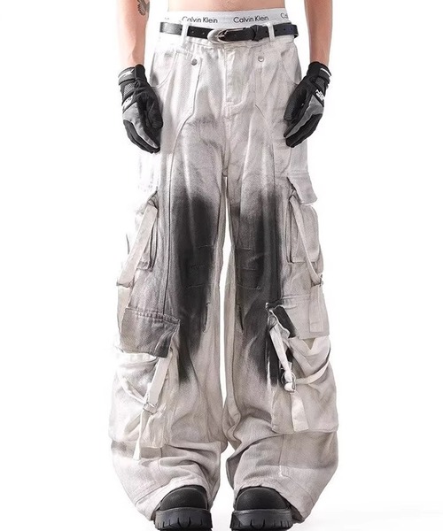 DEVICE(デバイス)の「ハイストリート デザイン インクジェット ワイド カーゴパンツ(カーゴパンツ・メンズ・ホワイト・FREE)」の1枚目の写真