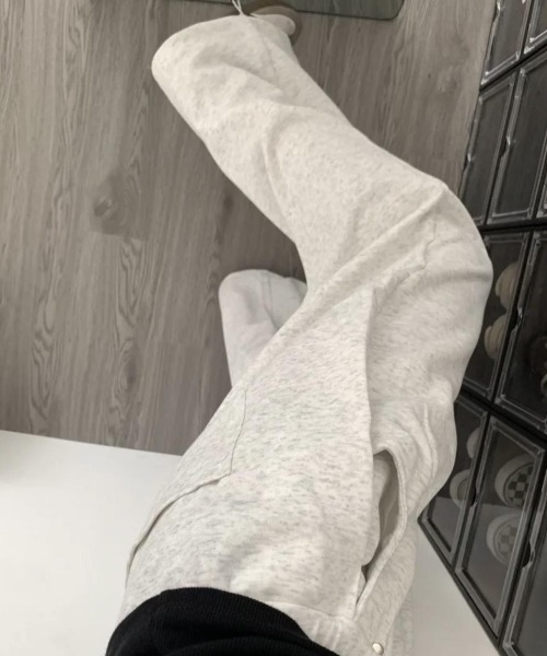 lilful(リルフル)の「ドロスト付き カーブデザインスウェットパンツ(スウェットパンツ・レディース・ホワイト/ブラック/グレー・S/M/L)」の10枚目の写真