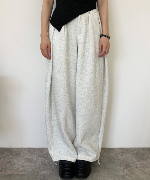 lilful(リルフル)の「ドロスト付き カーブデザインスウェットパンツ(スウェットパンツ・レディース・ホワイト/ブラック/グレー・S/M/L)」の5枚目の写真