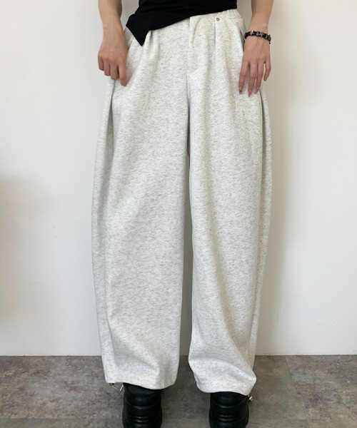 lilful(リルフル)の「ドロスト付き カーブデザインスウェットパンツ(スウェットパンツ・レディース・ホワイト/ブラック/グレー・S/M/L)」の4枚目の写真