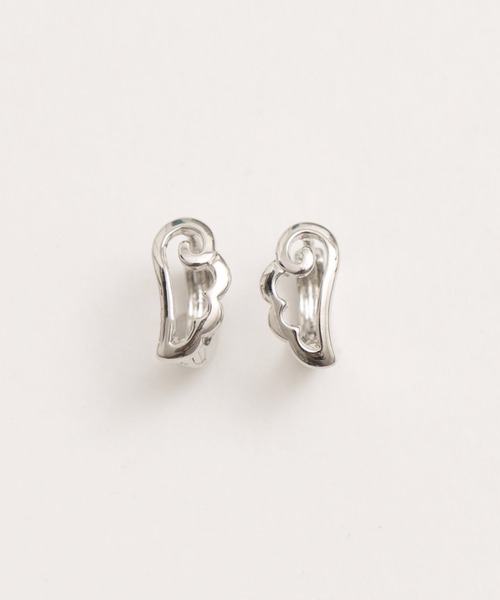 Peony(ピオニー)の「【Peony/ピオニー】/ワンタッチ エンジェルフェザーモチーフピアス(ピアス(両耳用)・レディース・シルバー/ゴールド・FREE)」の4枚目の写真