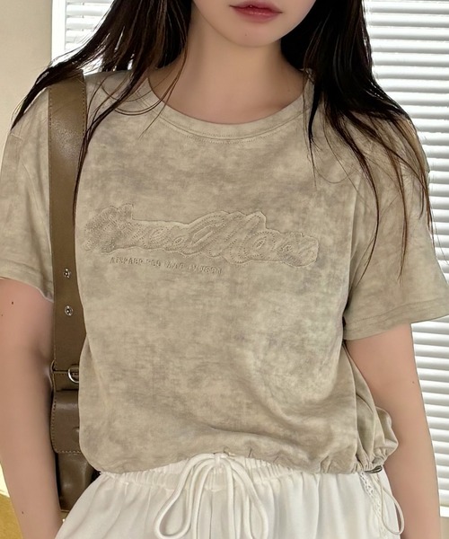 VQ（ブイキュー）の「Hem drawstring cropped Applike Short sleeve t-shirt / 裾 ドローコード クロップド アップリケ 半袖Tシャツ / 裾口のドローコードで着丈を調節、Y2Kコーデに◎（Tシャツ/カットソー・レディース・ダークグレー/ベージュ/ライトグレー・FREE）」の3枚目の写真