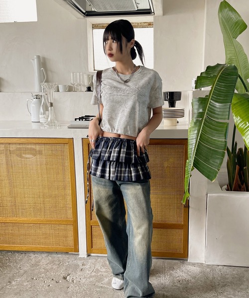 VQ（ブイキュー）の「Hem drawstring cropped Applike Short sleeve t-shirt / 裾 ドローコード クロップド アップリケ 半袖Tシャツ / 裾口のドローコードで着丈を調節、Y2Kコーデに◎（Tシャツ/カットソー・レディース・ダークグレー/ベージュ/ライトグレー・FREE）」の14枚目の写真