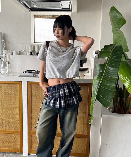 VQ（ブイキュー）の「Hem drawstring cropped Applike Short sleeve t-shirt / 裾 ドローコード クロップド アップリケ 半袖Tシャツ / 裾口のドローコードで着丈を調節、Y2Kコーデに◎（Tシャツ/カットソー・レディース・ダークグレー/ベージュ/ライトグレー・FREE）」の15枚目の写真