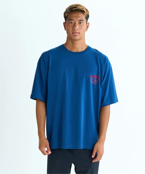 Quiksilver(クイックシルバー)の「BRICKS AND MORTAR ST /クイックシルバーバックプリントルーズフィット天竺半袖Tシャツ(Tシャツ/カットソー・メンズ・ホワイト/ブラック/イエロー/インディゴブルー・MEDIUM/LARGE/X-LARGE/SMALL)」の7枚目の写真