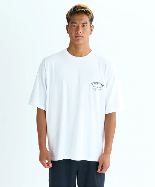 Quiksilver(クイックシルバー)の「BRICKS AND MORTAR ST /クイックシルバーバックプリントルーズフィット天竺半袖Tシャツ(Tシャツ/カットソー・メンズ・ホワイト/ブラック/イエロー/インディゴブルー・MEDIUM/LARGE/X-LARGE/SMALL)」の5枚目の写真