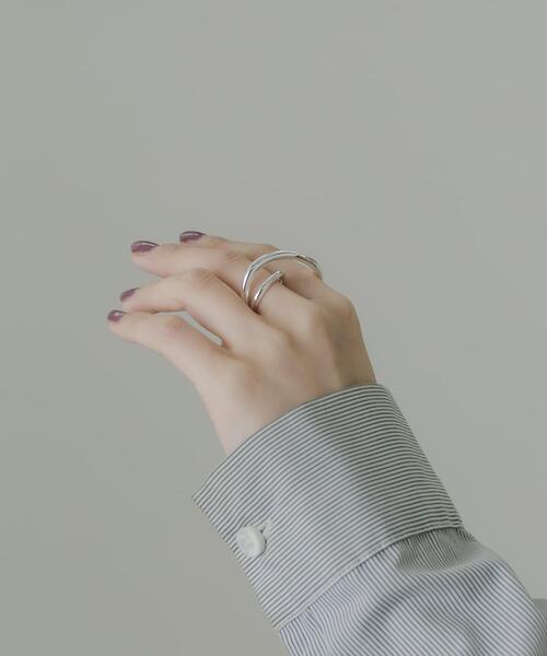 SMELLY（スメリー）の「ダブルフィンガーリング（リング・レディース・シルバー・-）」の2枚目の写真