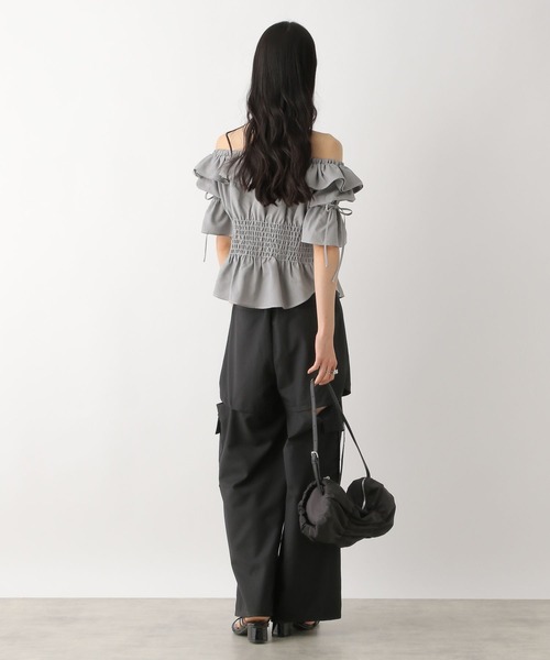 Heather（ヘザー）の「フリルデザインオフショルブラウス 452794