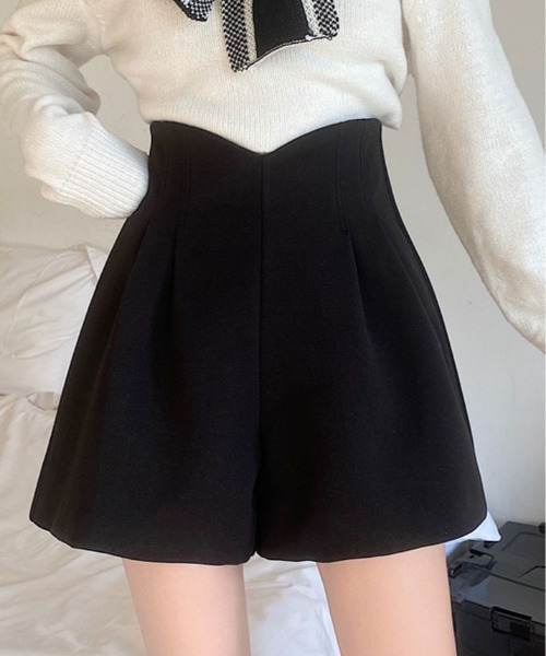 kirakiraShop(キラキラショップ)の「ハイウエスト タック ショート フレアパンツ ショートパンツ 短パン ショーパン(その他パンツ・レディース・クリーム/ブラック・S/M/L)」の3枚目の写真
