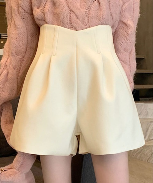 kirakiraShop(キラキラショップ)の「ハイウエスト タック ショート フレアパンツ ショートパンツ 短パン ショーパン(その他パンツ・レディース・クリーム/ブラック・S/M/L)」の8枚目の写真