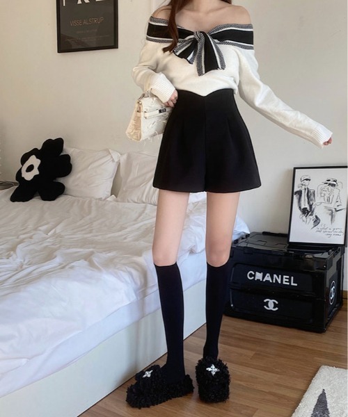 kirakiraShop(キラキラショップ)の「ハイウエスト タック ショート フレアパンツ ショートパンツ 短パン ショーパン(その他パンツ・レディース・クリーム/ブラック・S/M/L)」の5枚目の写真