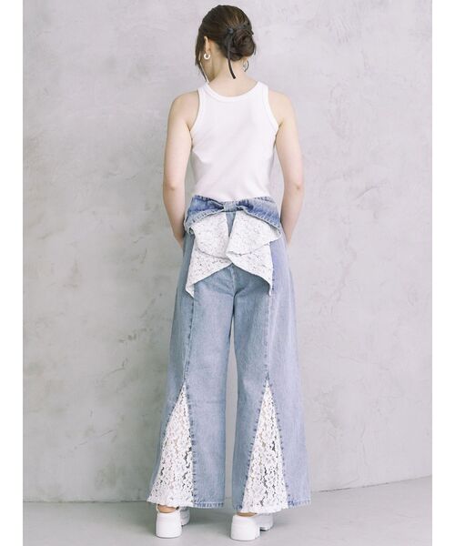 CALNAMUR（カルナムール）の「BACK RIBBON DENIM PT/バックリボンデニムパンツ（デニムパンツ・レディース・ライトブルー・SMALL/MEDIUM）」の8枚目の写真