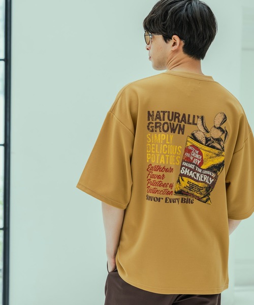 LAKOLE（ラコレ）の「ダイナーバックプリントＴ / 455521（Tシャツ/カットソー・メンズ・ブラック/ホワイト/マスタード・MEDIUM/LARGE）」の3枚目の写真