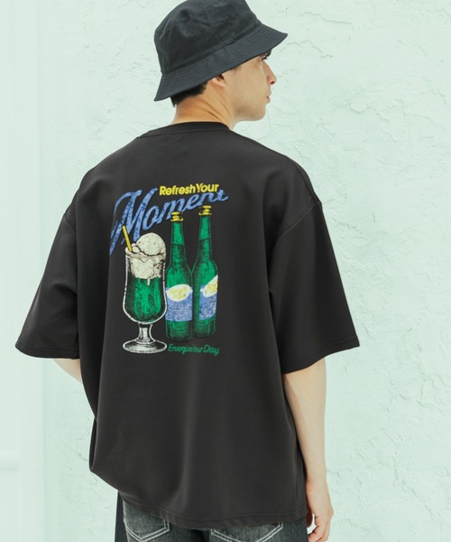 LAKOLE（ラコレ）の「ダイナーバックプリントＴ / 455521（Tシャツ/カットソー・メンズ・ブラック/ホワイト/マスタード・MEDIUM/LARGE）」の2枚目の写真