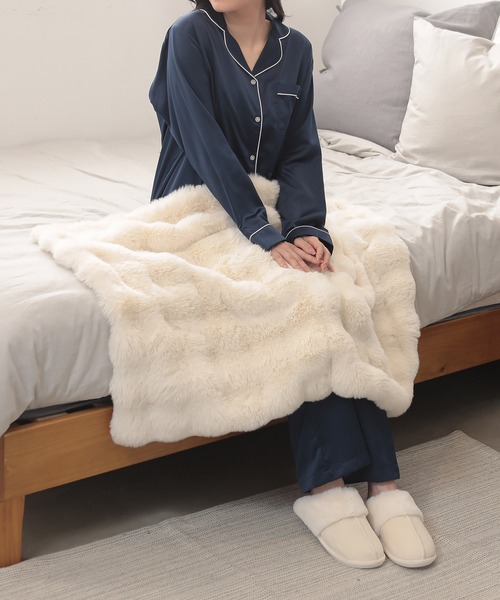 ALTROSE（アルトローズ）の「クラウド ボア ぽこぽこ 韓国 ブランケット 節電 防寒 ひざ掛け（ブランケット・レディース・アイボリー/ピンク/ベージュ/グレー・FREE）」の6枚目の写真