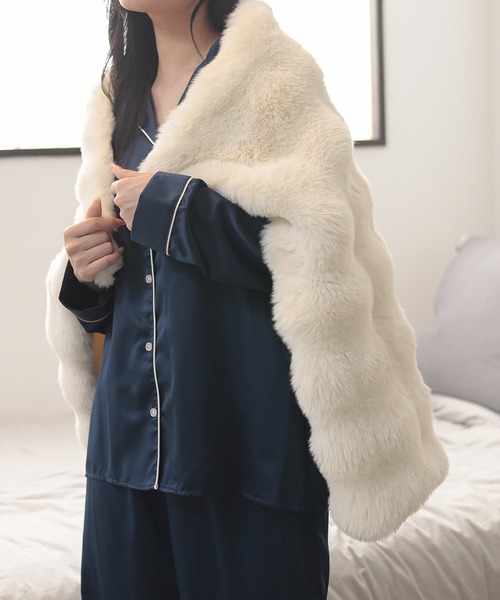 ALTROSE（アルトローズ）の「クラウド ボア ぽこぽこ 韓国 ブランケット 節電 防寒 ひざ掛け（ブランケット・レディース・アイボリー/ピンク/ベージュ/グレー・FREE）」の8枚目の写真