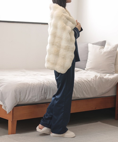 ALTROSE（アルトローズ）の「クラウド ボア ぽこぽこ 韓国 ブランケット 節電 防寒 ひざ掛け（ブランケット・レディース・アイボリー/ピンク/ベージュ/グレー・FREE）」の9枚目の写真