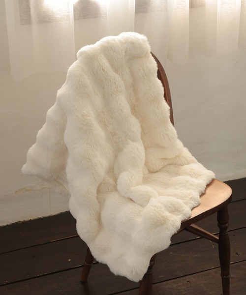 ALTROSE（アルトローズ）の「クラウド ボア ぽこぽこ 韓国 ブランケット 節電 防寒 ひざ掛け（ブランケット・レディース・アイボリー/ピンク/ベージュ/グレー・FREE）」の10枚目の写真