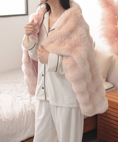 ALTROSE（アルトローズ）の「クラウド ボア ぽこぽこ 韓国 ブランケット 節電 防寒 ひざ掛け（ブランケット・レディース・アイボリー/ピンク/ベージュ/グレー・FREE）」の13枚目の写真