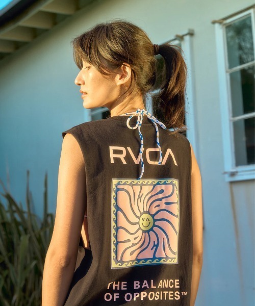 RVCA（ルーカ）の「RVCA レディース SUN WAVE CUTOFF TT タンクトップ 【2025年夏モデル】/ルーカバックプリントルーズフィットシルエットタンクトップ（タンクトップ・レディース・ブラック/イエロー系その他/ホワイト・SMALL/MEDIUM/LARGE）」の2枚目の写真