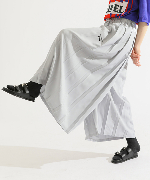 PARIS SAINT-GERMAIN(パリサンジェルマン)の「【EVA*PSG】 JP WIDE-LEG PLEATED PANTS(その他パンツ・レディース・ブラック/ライトグレー・FREE)」の2枚目の写真