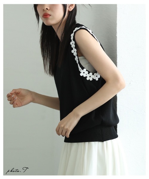 Sawa a la mode(サワアラモード)の「フラワーモチーフサマーニットトップス(ニット/セーター・レディース・ホワイト/ブラック・FREE)」の4枚目の写真