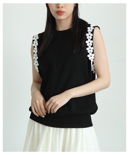 Sawa a la mode(サワアラモード)の「フラワーモチーフサマーニットトップス(ニット/セーター・レディース・ホワイト/ブラック・FREE)」の6枚目の写真