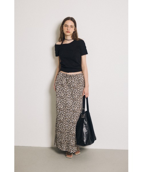 MOUSSY（マウジー）の「NECK STRAP JACQUARD Tシャツ（Tシャツ/カットソー・レディース・レッド/オフホワイト/ブラック・FREE）」の5枚目の写真