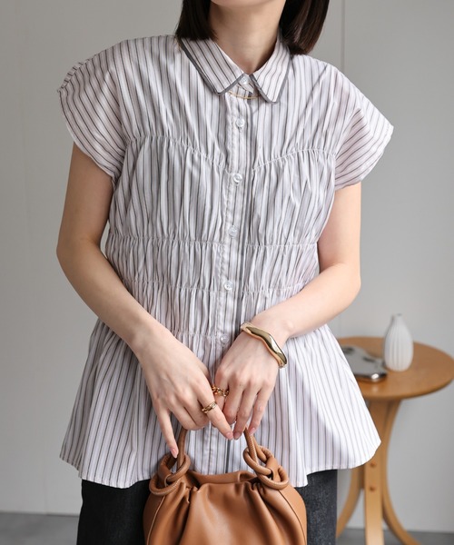 【新品・未使用】ピンクサテンスモッキングシャツ 50e5f66bb0fb7b5b81054b07a3b75e